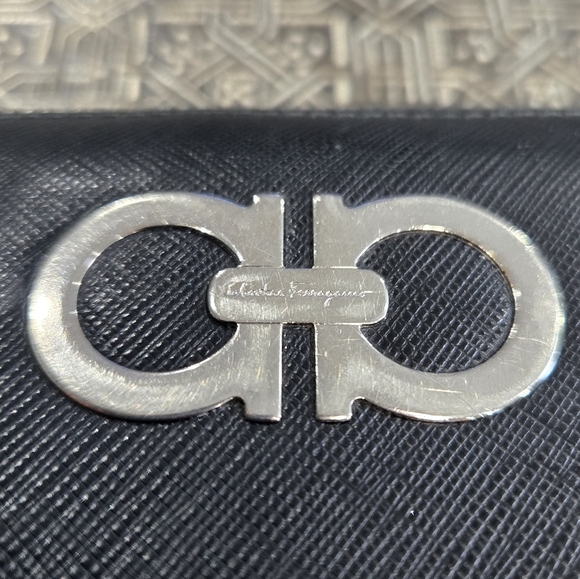 🐢 Salvatore Ferragamo Gancini   Wallet Zip Around Wallet Or Clutch. - Picture 4 of 12